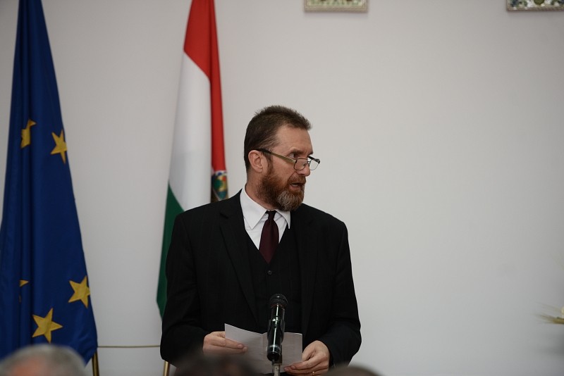 A Magyar Érdemrend tisztikeresztjével tüntették ki dr. Adorjáni Zoltán teológiai tanárt A Magyar Érdemrend tisztikeresztjével tüntették ki dr. Adorjáni Zoltán teológiai tanárt