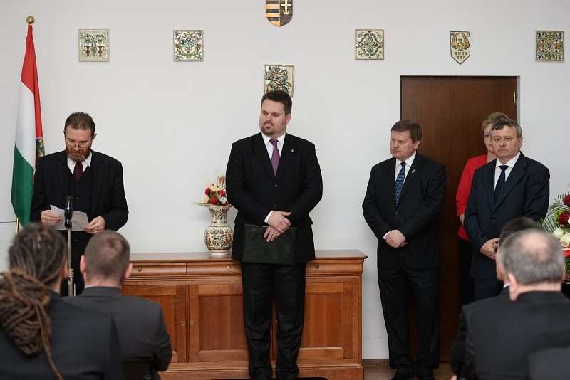 A Magyar Érdemrend tisztikeresztjével tüntették ki dr. Adorjáni Zoltán teológiai tanárt A Magyar Érdemrend tisztikeresztjével tüntették ki dr. Adorjáni Zoltán teológiai tanárt