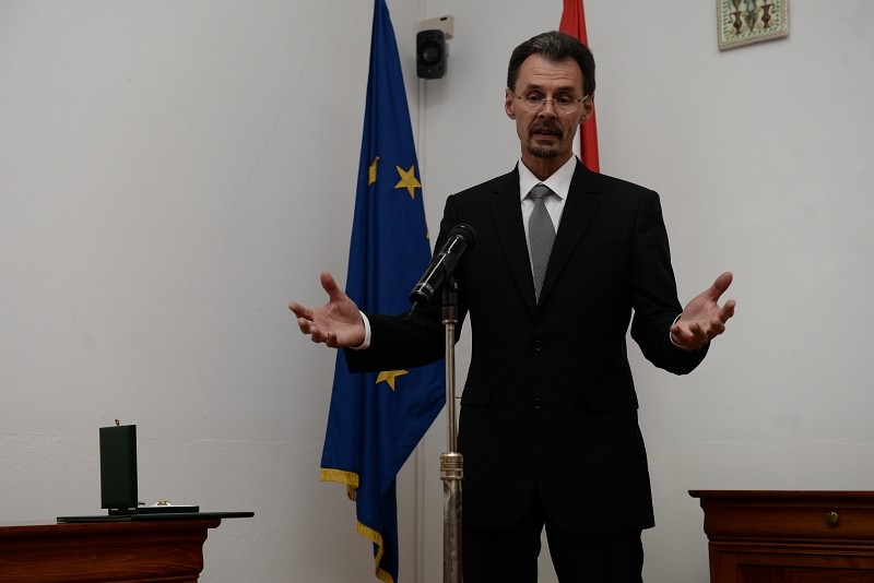 A Magyar Érdemrend tisztikeresztjével tüntették ki dr. Adorjáni Zoltán teológiai tanárt A Magyar Érdemrend tisztikeresztjével tüntették ki dr. Adorjáni Zoltán teológiai tanárt